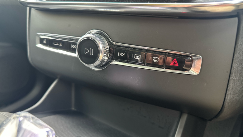 Volvo XC90 2.0 T8 PHEV Ultra Dark 5dr AWD Geartronic Estate